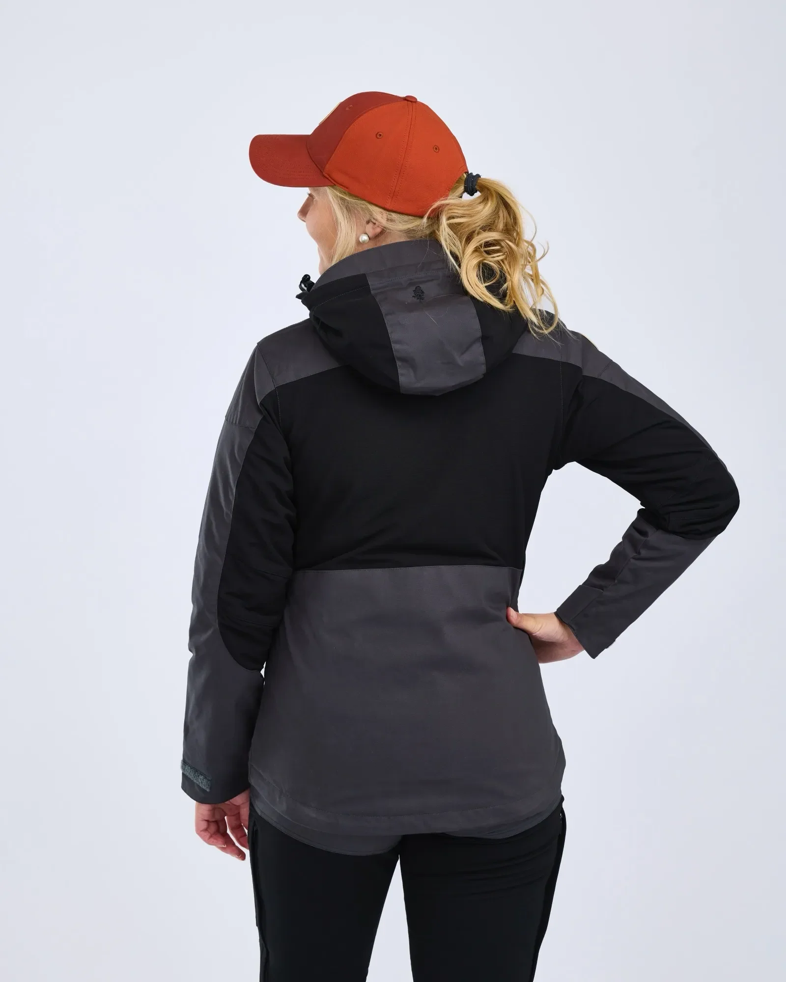 Pinewood® Finnveden Hybrid Extreme Jacka Dam / Black/D.Anthracite - Image 2