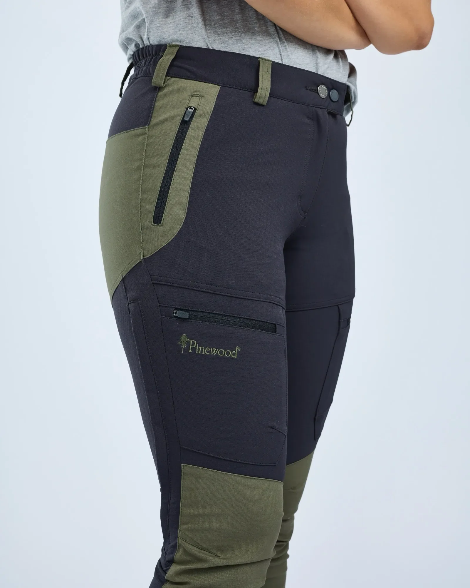 Pinewood® Finnveden Hybrid Friluftsbyxa Dam / Mid Green/D.Anthraci - Image 3