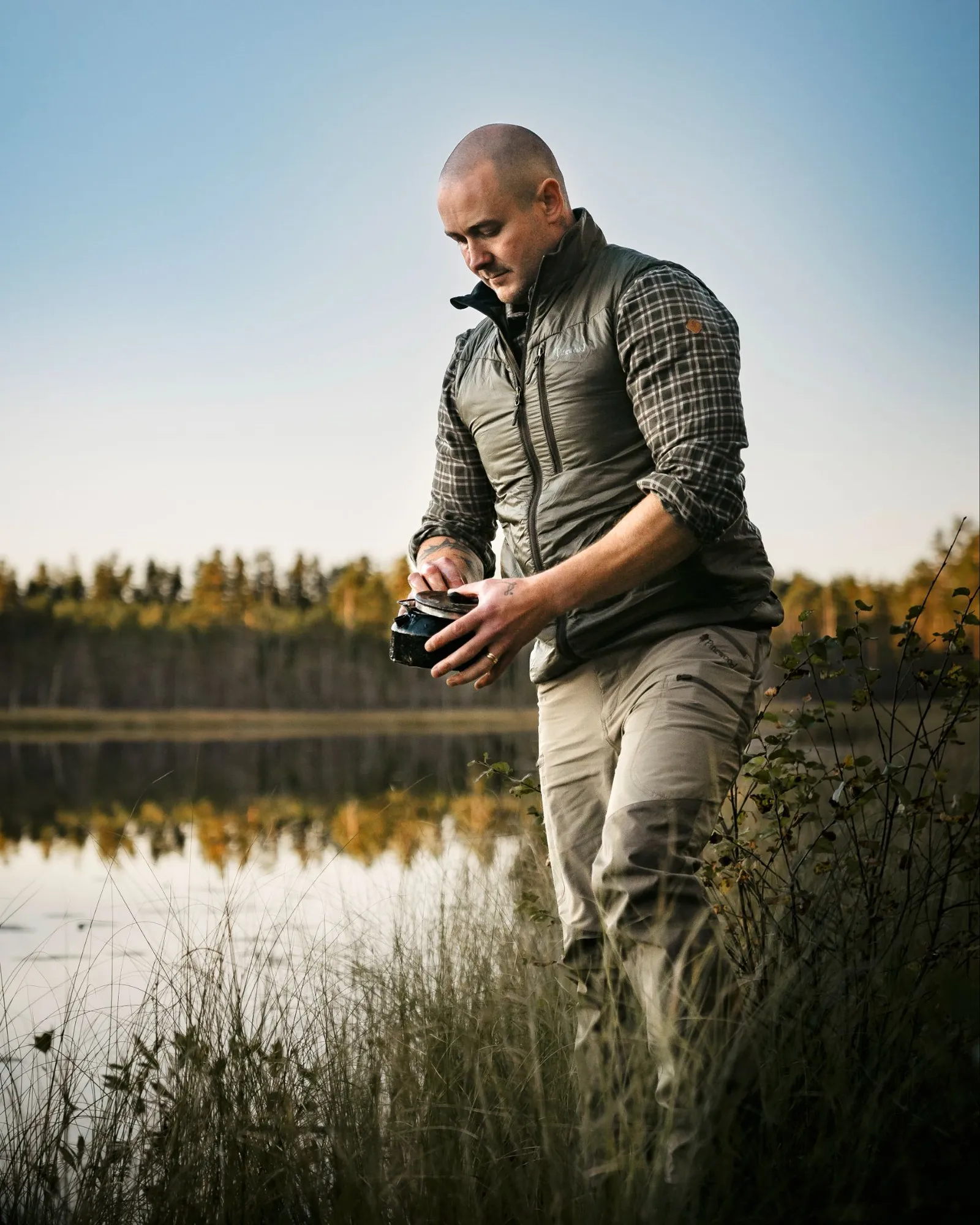 Pinewood® Wool Insulated Midlayer Väst Herr / Moss Green - Image 7